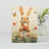  paashaas met ei in wilde bloemen feestdagenkaart (Staand voorkant)