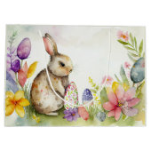 Paashaas met geschilderde eieren in de tuin groot cadeauzakje (Achterkant)