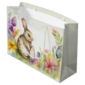 Paashaas met geschilderde eieren in de tuin groot cadeauzakje (Achterkant Gekanteld)
