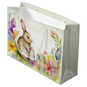 Paashaas met geschilderde eieren in de tuin groot cadeauzakje (Voorkant Gekanteld)