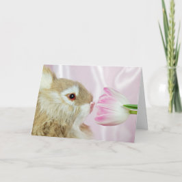 Paashaas met roze tulp feestdagen kaart