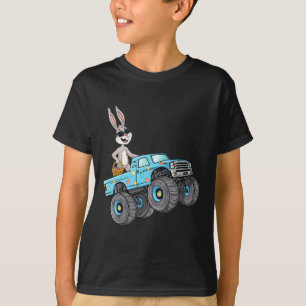 Paashaas rijdt op monstertruck plezier jongens mei t-shirt