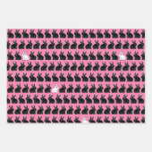 Paashaas zwart en wit op roze en groen inpakpapier vel (Voorkant)