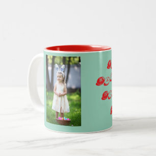 Paasjachtmeisje Foto met Mand en Konijnenoor Tweekleurige Koffiemok