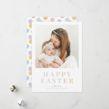 Paaskaart met pastel gelukkige paasfamiliefoto