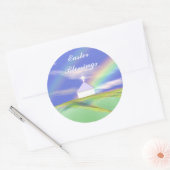 Paaskerk en regenboog ronde sticker (Envelop)