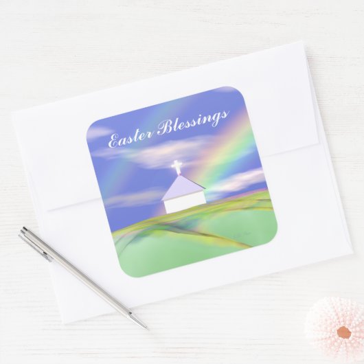 Paaskerk en regenboog vierkante sticker (Envelop)
