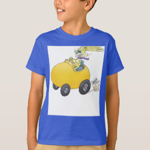 Paaskonijn, die een ei bestuurt. t-shirt