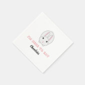 Paaskonijn wacht op chocolade servet (Hoek)