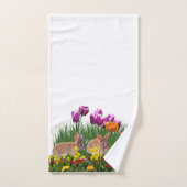 Paaskonijnen in de hok van de bloementuin bad handdoek (Handdoek)