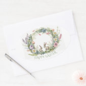 Paaskonijnen in een bloemenkrans ovale sticker (Envelop)