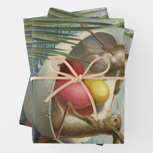  paaskonijntjes in een boot met paaseieren inpakpapier vel (In situ)