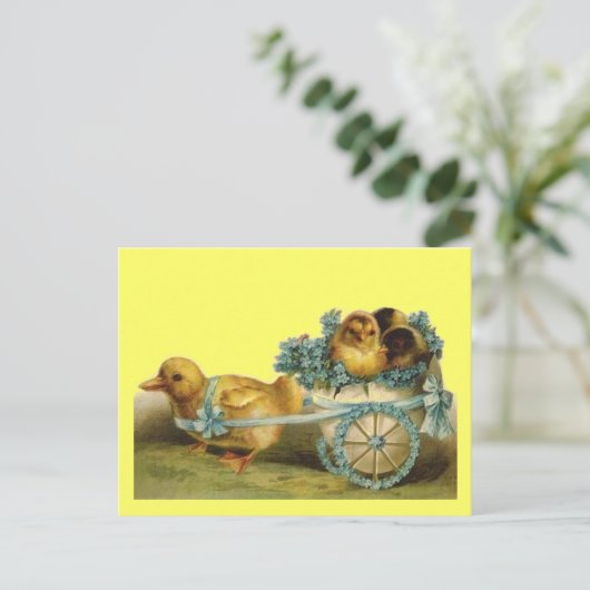  paaskuikens in ei van viooltjes feestdagenkaart (Staand voorkant)