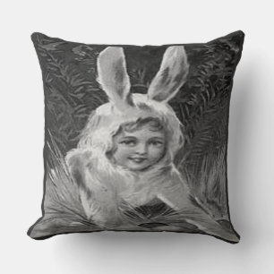 paasmeisje in Bunny Costume B&W, ZSSG Kussen