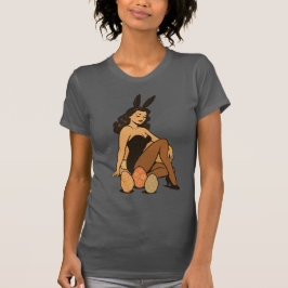 Paaspin-up - Sensueel konijnenmeisje met  Ch T-shirt