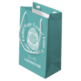 Paastas met aangepast klein cadeautje cadeauzakje