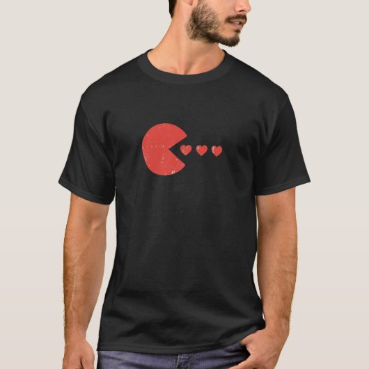 Pac-Man Eet Harten – Nostalgische Liefdesgamekunst T-shirt (Voorkant)
