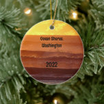 Pacific Beach Sunset Photo Ceramic Ornament<br><div class="desc">Deze mooie sierfoto shows een spectaculaire,  kleurrijke zonsondergang foto genomen van een vreedzaam strand in Ocean Shores,  Washington.</div>