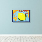 Pacific Merk Verpakt door Johnston Fruit Co 1917 Canvas Afdruk (Insitu (Houten vloer))
