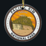 Pacific Rim National Park Reserve Canada Badge Keramisch Ornament<br><div class="desc">Ontwerp van de vector van het Pacific Rim National Park. Het park bevindt zich in British Columbia,  Canada,  dat drie afzonderlijke regio's omvat: Long Beach,  de Broken Group Islands en het West Coast Trail.</div>