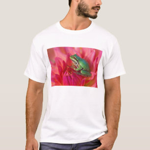 Pacifische boomkikker op bloemen in onze tuin t-shirt