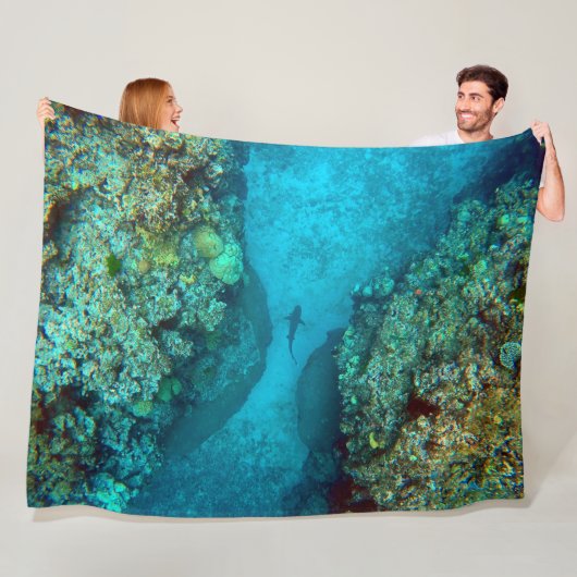 PACIFISCHE RIFHAAI FLEECE DEKEN (In situ)