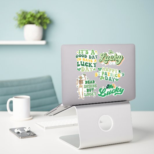 Pack van Retro St. Patrick's Day Vinyl Sticker (Laptop op bureau)
