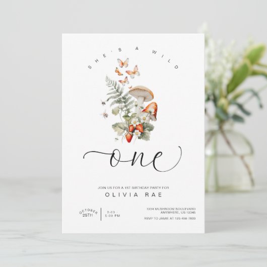 Paddenstoel en aardbeien Eerste Verjaardag Kaart (Staand voorkant)