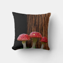 Paddenstoelen, varens en boom