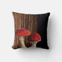 Paddenstoelen, varens en boom