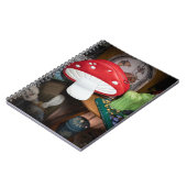 Paddenstoelkoppeling: betoverde bosschatten notitieboek (Linkerzijde)