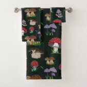 Paddenstoelpatroon op donkergroen bad handdoek (Insitu)