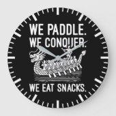 Paddle, Conquer, Eat Snacks - Grappige Drakenboot Grote Klok (Voorkant)