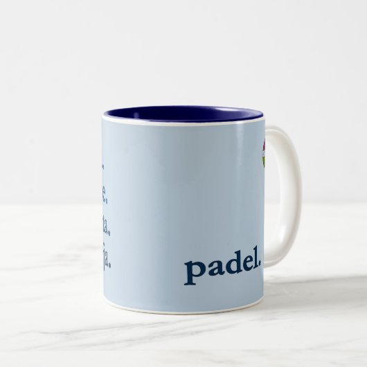 PADEL COFFEE MUG – WORD VIBES – AZURE BLUE TWEEKLEURIGE KOFFIEMOK (Voorkant rechts)