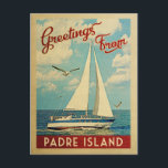 Padre Island Sailboot Vintage Travel Texas Briefkaart<br><div class="desc">Deze groeten uit Padre Island,  Texas,  het klassieke ontwerp,  voorzien van een boot die op het water zeilt met zeemijlen en een blauwe hemel gevuld met prachtige witte wolken.</div>