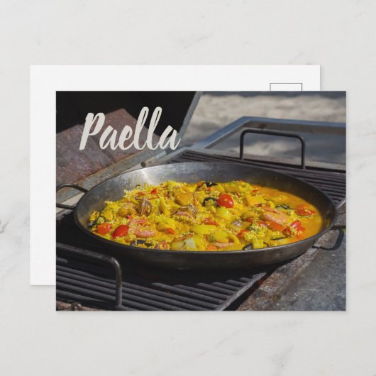 Paella wordt gekookt op een grillcadeau voor chef- feestdagenkaart (Voorkant / Achterkant)