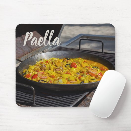 Paella wordt gekookt op een grillcadeau voor chef- muismat (Met muis)
