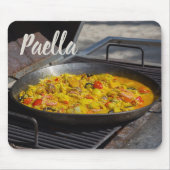 Paella wordt gekookt op een grillcadeau voor chef- muismat (Voorkant)