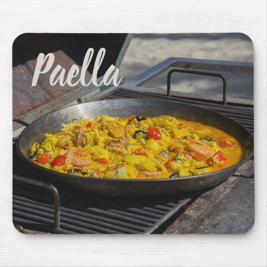 Paella wordt gekookt op een grillcadeau voor chef- muismat (Voorkant)