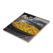 Paella wordt gekookt op een grillcadeau voor chef- tegeltje (Zijkant)