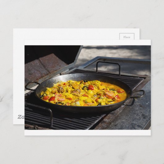 Paella wordt op een grill gekookt briefkaart (Voorkant / Achterkant)