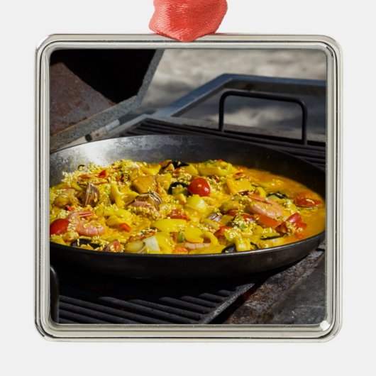 Paella wordt op een grill gekookt metalen ornament (Voorkant)