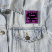 Pagan en trots. vierkante button 5,1 cm (In situ)