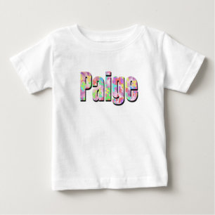 "Paige" naam gemaakt met kleurrijke vlinders,