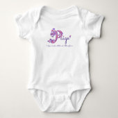 Paige P monogram naam betekent harten baby meisje Romper (Voorkant)