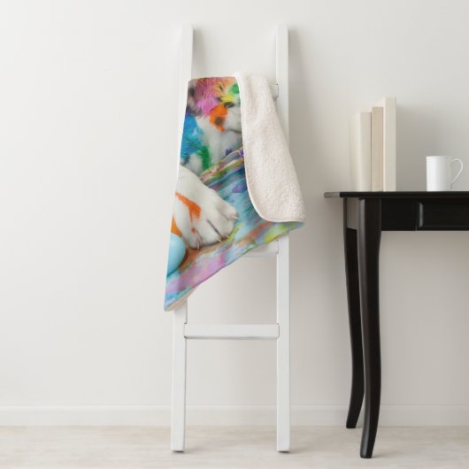 PAINT SPLATTERED PUPPY BLANKET. SHERPA DEKEN (In situ)