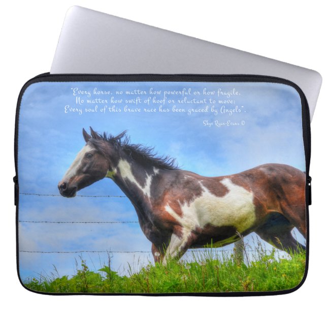 Paint Stallion en Cloud Fenceline & Poem Laptop Sleeve (Voorkant)
