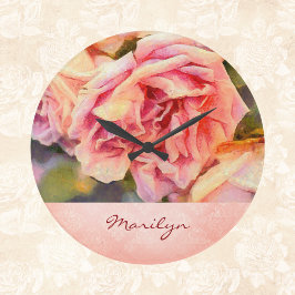 Painterly Pink Roses op Damask Monogramed Grote Klok