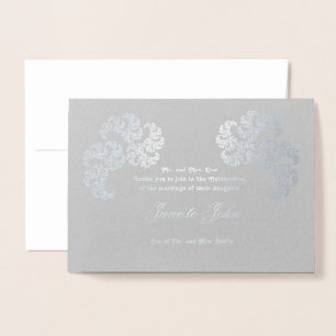 Paisley-achtige fractal art design op grijs folie kaarten