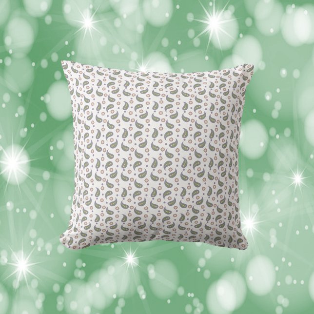 Paisley Bloemen Stippen Groen Roos Paarse Patroon Kussen (A throw pillow with a pattern of paisley, flowers and polka dots done in green, pink, purple & blue.)